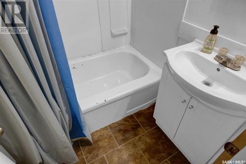 1009 Retallack Street, Regina, SK - Indoor Photo Showing Bathroom