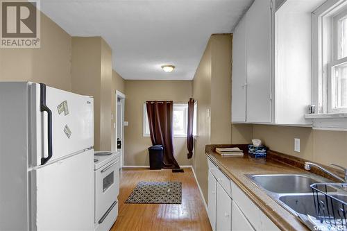 1009 Retallack Street, Regina, SK - Indoor Photo Showing Kitchen With Double Sink