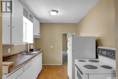 1009 Retallack Street, Regina, SK - Indoor Photo Showing Kitchen With Double Sink