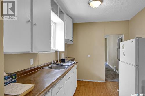 1009 Retallack Street, Regina, SK - Indoor Photo Showing Kitchen With Double Sink