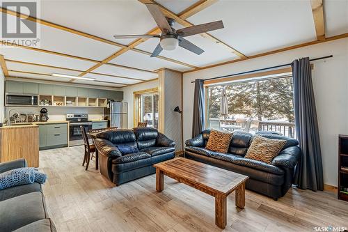 206 Lakeshore Crescent, Echo Bay, SK - Indoor Photo Showing Living Room