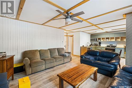 206 Lakeshore Crescent, Echo Bay, SK - Indoor Photo Showing Living Room