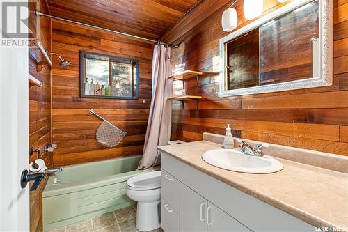 206 Lakeshore Crescent, Echo Bay, SK - Indoor Photo Showing Bathroom