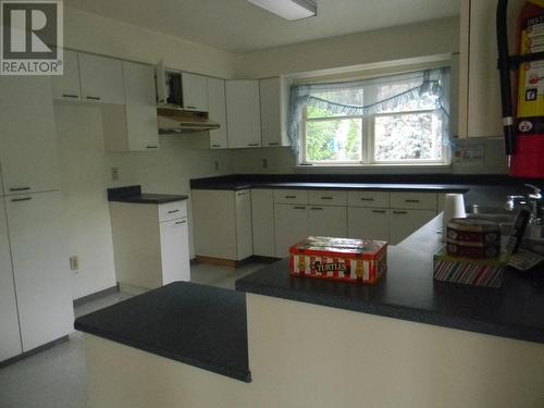 3214 Hargraves Place, Kamloops, BC - Indoor Photo Showing Kitchen