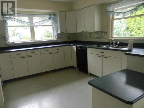 3214 Hargraves Place, Kamloops, BC - Indoor Photo Showing Kitchen With Double Sink