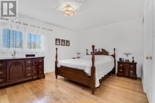 487 Fairview Road W, Mississauga (Fairview), ON - Indoor Photo Showing Bedroom