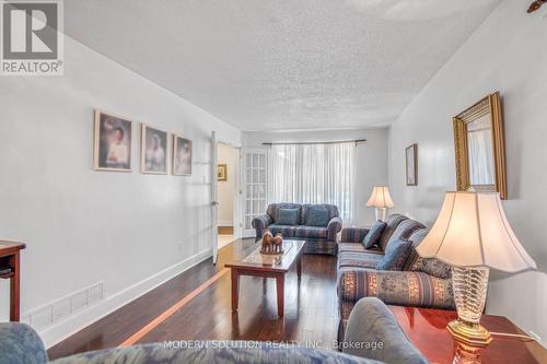 487 Fairview Road W, Mississauga (Fairview), ON - Indoor Photo Showing Living Room