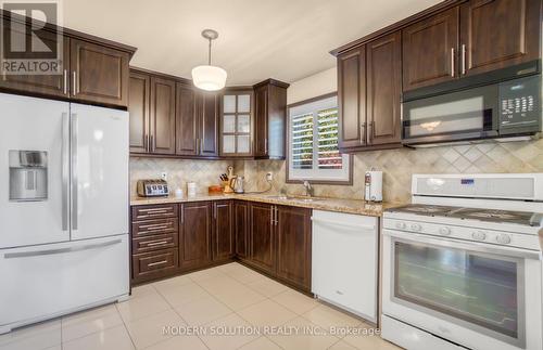 487 Fairview Road W, Mississauga (Fairview), ON - Indoor Photo Showing Kitchen