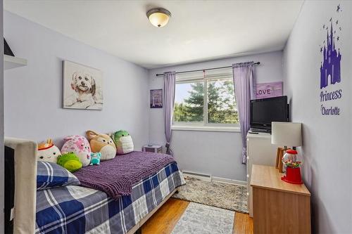 5938 Frontenac Street, Niagara Falls, ON - Indoor Photo Showing Bedroom