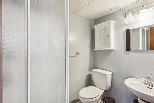 5938 Frontenac Street, Niagara Falls, ON - Indoor Photo Showing Bathroom