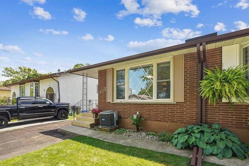 5938 Frontenac Street, Niagara Falls, ON - Outdoor With Exterior