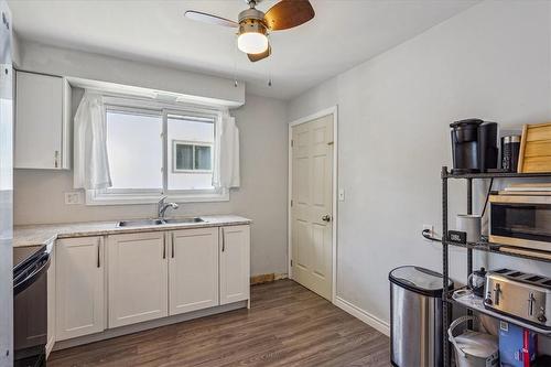 5938 Frontenac Street, Niagara Falls, ON - Indoor Photo Showing Kitchen With Double Sink