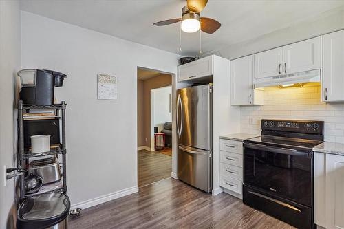 5938 Frontenac Street, Niagara Falls, ON - Indoor Photo Showing Kitchen