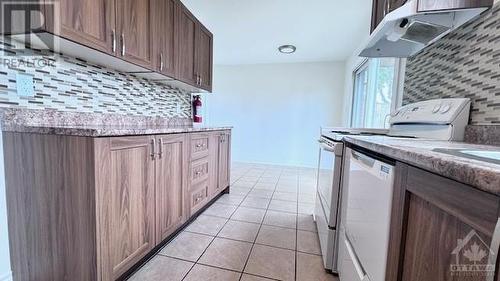 2111 Montreal Road Unit#191, Ottawa, ON - Indoor Photo Showing Kitchen