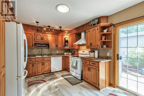 1153 Murphy Road, Sarnia, ON - Indoor Photo Showing Kitchen With Double Sink