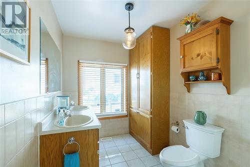 1153 Murphy Road, Sarnia, ON - Indoor Photo Showing Bathroom