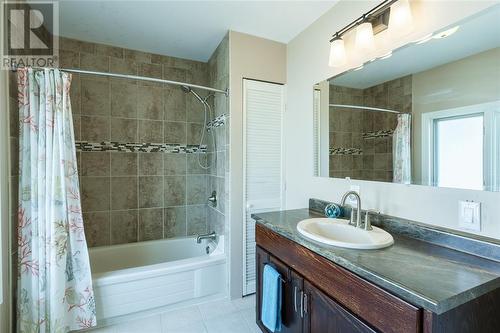 1153 Murphy Road, Sarnia, ON - Indoor Photo Showing Bathroom