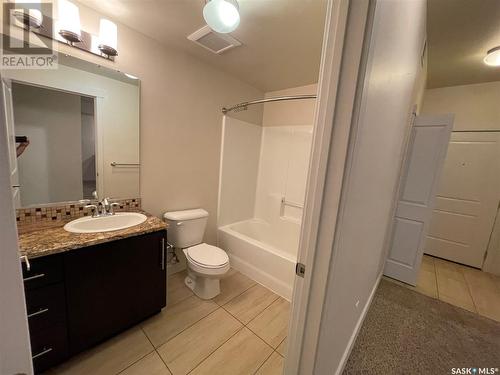 105 71 Riverwood Drive, Weyburn, SK - Indoor Photo Showing Bathroom