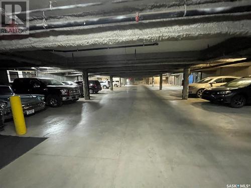 105 71 Riverwood Drive, Weyburn, SK - Indoor Photo Showing Garage