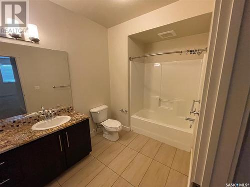 105 71 Riverwood Drive, Weyburn, SK - Indoor Photo Showing Bathroom