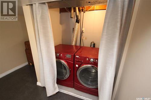 1036 Queen Street, Regina, SK - Indoor Photo Showing Laundry Room