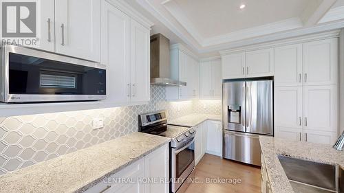 12 Chimney Swift Court, Toronto (Princess-Rosethorn), ON - Indoor Photo Showing Kitchen With Upgraded Kitchen