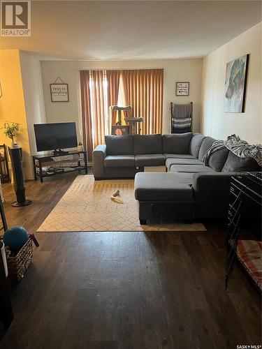 11 73 Cameron Way, Yorkton, SK - Indoor Photo Showing Living Room