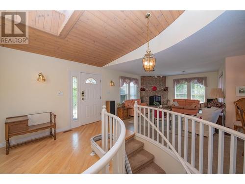 8816 Michael Drive, Coldstream, BC - Indoor Photo Showing Other Room