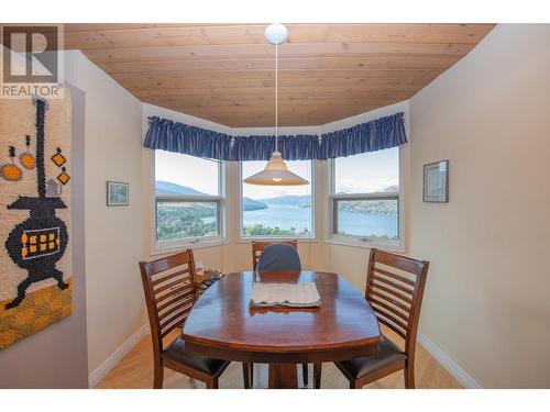 8816 Michael Drive, Coldstream, BC - Indoor Photo Showing Dining Room