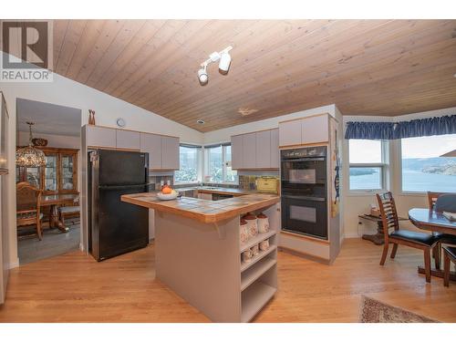 8816 Michael Drive, Coldstream, BC - Indoor Photo Showing Kitchen