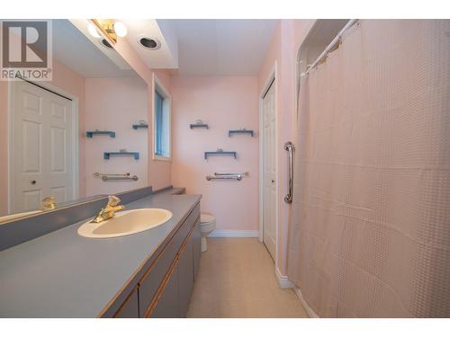 8816 Michael Drive, Coldstream, BC - Indoor Photo Showing Bathroom