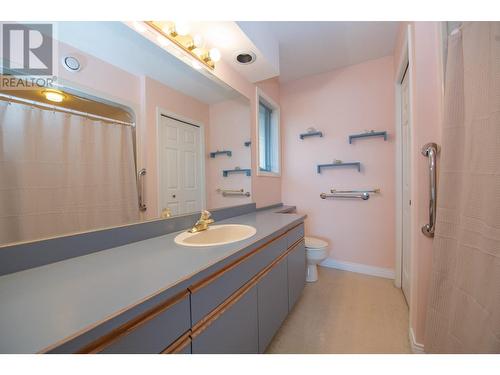 8816 Michael Drive, Coldstream, BC - Indoor Photo Showing Bathroom