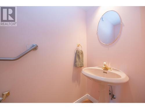 8816 Michael Drive, Coldstream, BC - Indoor Photo Showing Bathroom