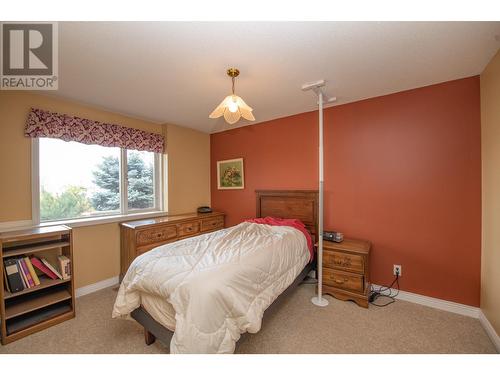 8816 Michael Drive, Coldstream, BC - Indoor Photo Showing Bedroom