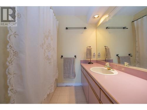 8816 Michael Drive, Coldstream, BC - Indoor Photo Showing Bathroom