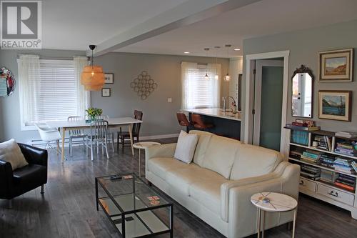 3288 Holbrook Road, Kamloops, BC - Indoor Photo Showing Living Room