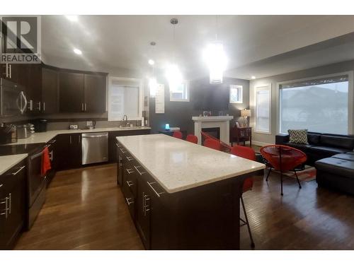 1745 K.L.O. Road, Kelowna, BC - Indoor Photo Showing Kitchen With Upgraded Kitchen