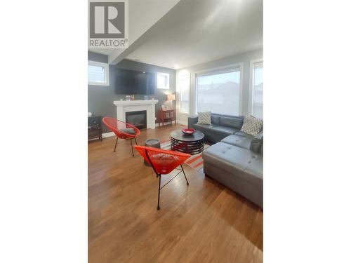 1745 K.L.O. Road, Kelowna, BC - Indoor Photo Showing Living Room With Fireplace