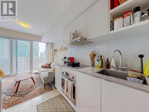 2505 - 88 Harbour Street, Toronto (Waterfront Communities), ON - Indoor Photo Showing Kitchen