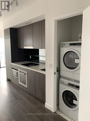 1405 - 215 Queen Street W, Toronto (Waterfront Communities), ON - Indoor Photo Showing Laundry Room