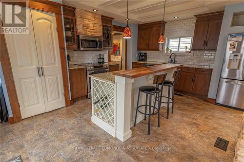 343 Irving Street, Pembroke, ON - Indoor Photo Showing Kitchen With Stainless Steel Kitchen