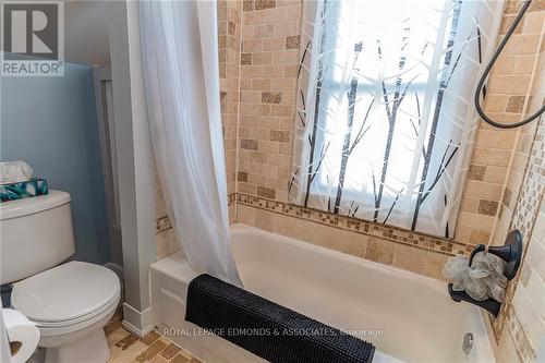 343 Irving Street, Pembroke, ON - Indoor Photo Showing Bathroom