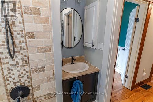 343 Irving Street, Pembroke, ON - Indoor Photo Showing Bathroom