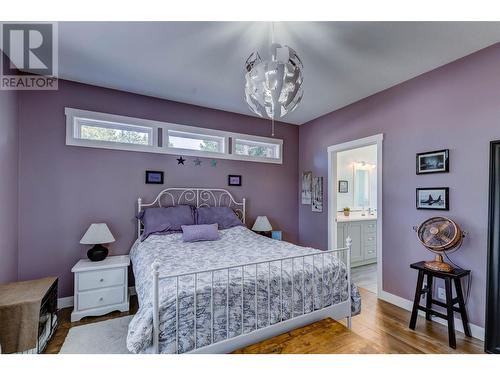 7265 Dunwaters Drive, Kelowna, BC - Indoor Photo Showing Bedroom