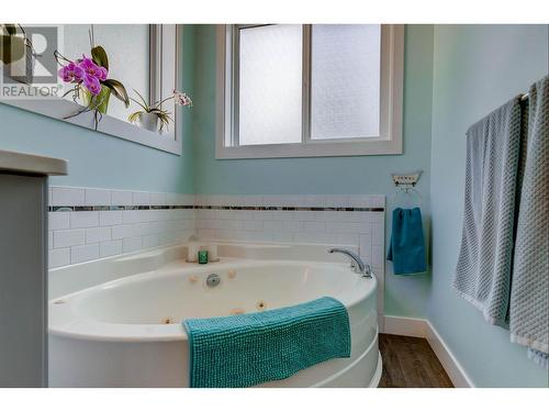 7265 Dunwaters Drive, Kelowna, BC - Indoor Photo Showing Bathroom