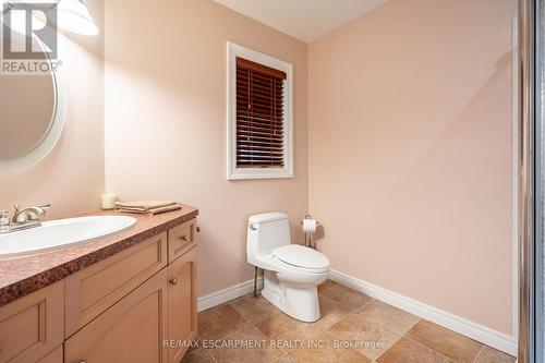 86 Ridge Road E, Grimsby, ON - Indoor Photo Showing Bathroom