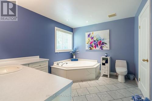 86 Ridge Road E, Grimsby, ON - Indoor Photo Showing Bathroom