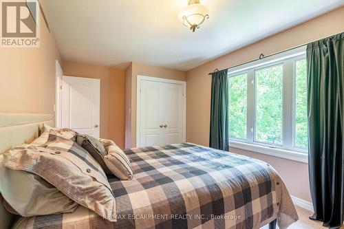 86 Ridge Road E, Grimsby, ON - Indoor Photo Showing Bedroom