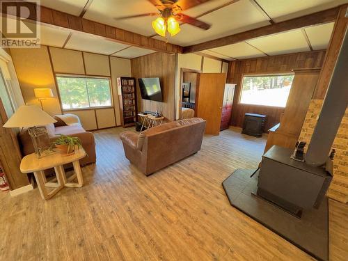 2955 Crestview Road, Princeton, BC - Indoor Photo Showing Living Room