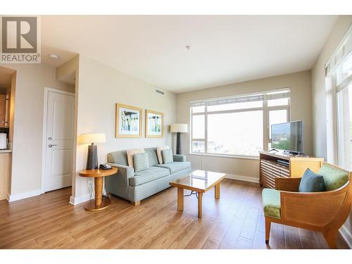 15 Park Place Unit# 304, Osoyoos, BC - Indoor Photo Showing Living Room